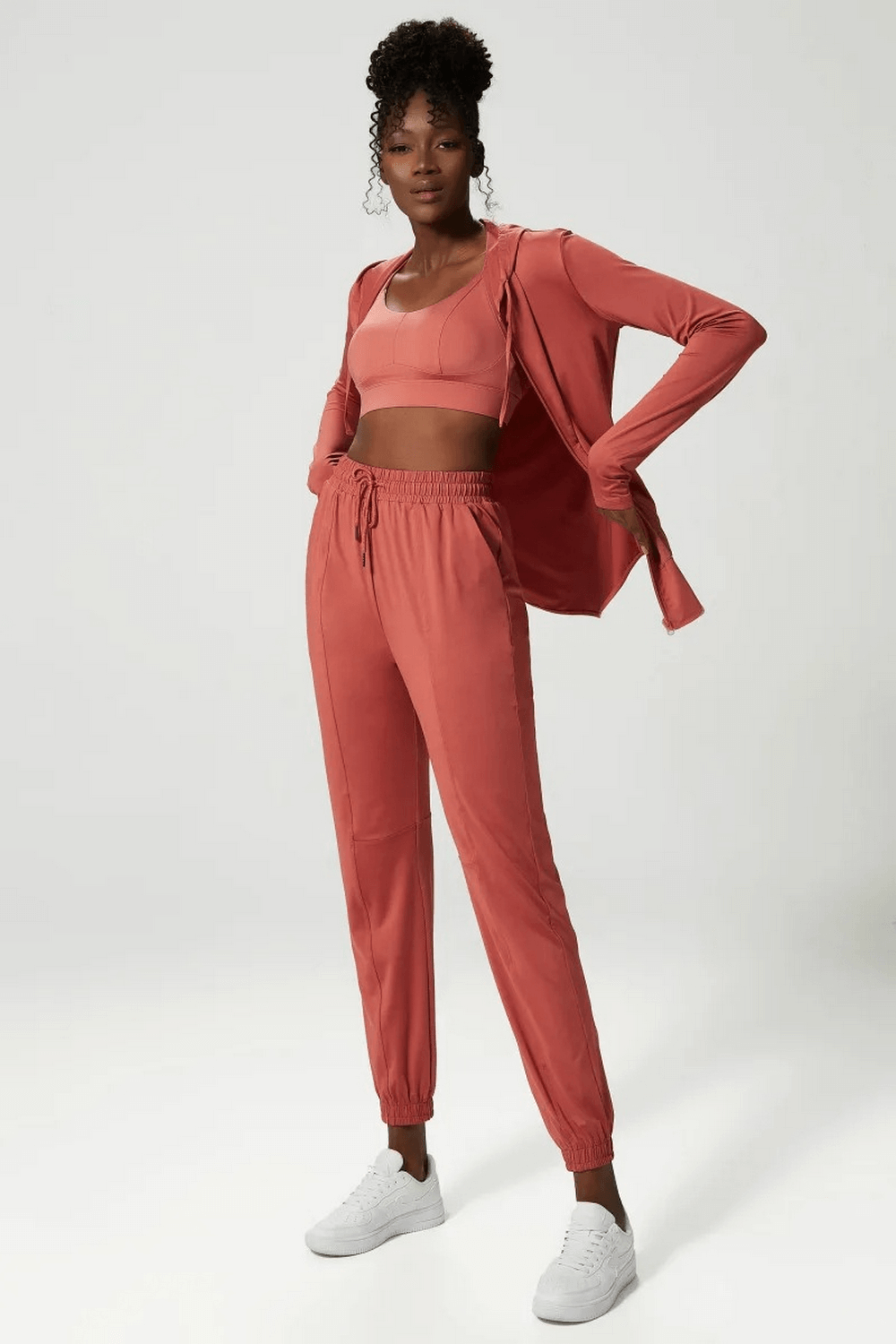 Woman in three-toned SF2090 athletic clothing set, showcasing breathable, stylish sportswear ideal for active lifestyles.